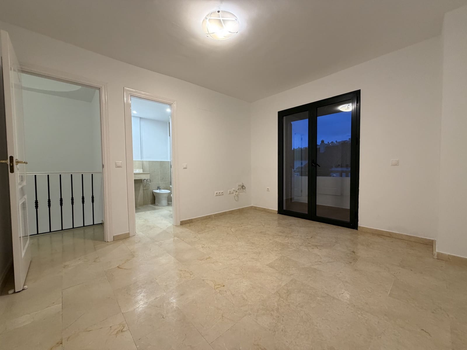 Pareado de 3 habitaciones en Manilva en venta con piscina garaje - 610.000 € (Ref: 9561556)