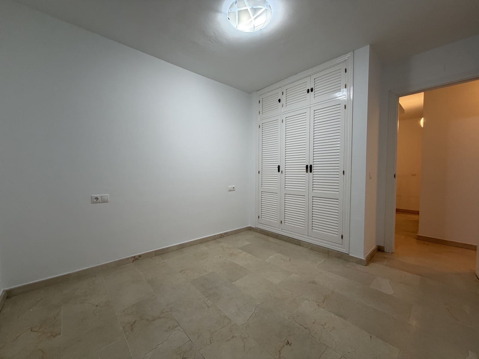 Pareado de 3 habitaciones en Manilva en venta con piscina garaje - 610.000 € (Ref: 9561556)