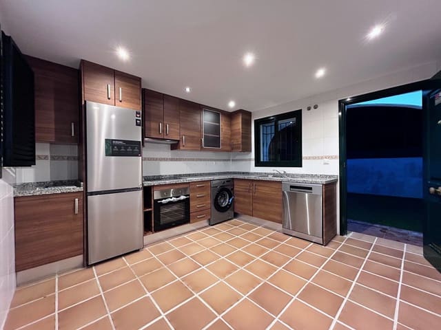 Pareado de 3 habitaciones en Castillo de la Duquesa, Manilva en venta con piscina garaje - 610.000 € (Ref: 9561556)