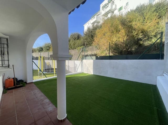 3 sovrum Semi-fristående Villa till salu i Castillo de la Duquesa, Manilva med pool garage - 610 000 € (Ref: 9561556)