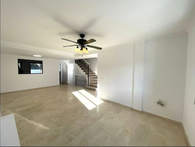 3 sovrum Semi-fristående Villa till salu i Castillo de la Duquesa, Manilva med pool garage - 610 000 € (Ref: 9561556)