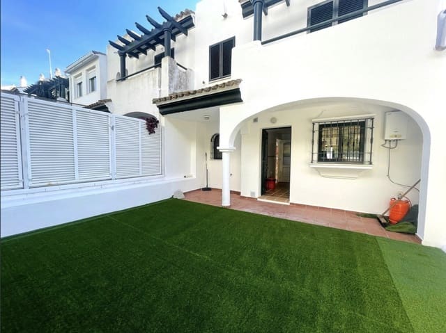 3 sovrum Semi-fristående Villa till salu i Castillo de la Duquesa, Manilva med pool garage - 610 000 € (Ref: 9561556)