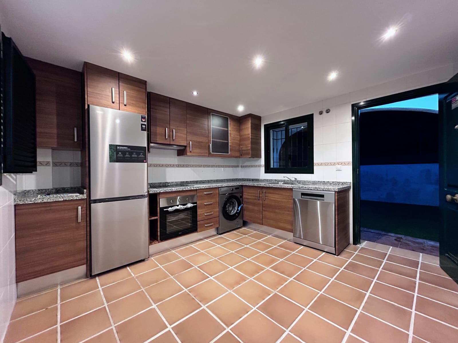 3 bedroom Semi-detached Villa for sale in Manilva with pool garage - € 610,000 (Ref: 9561556)
