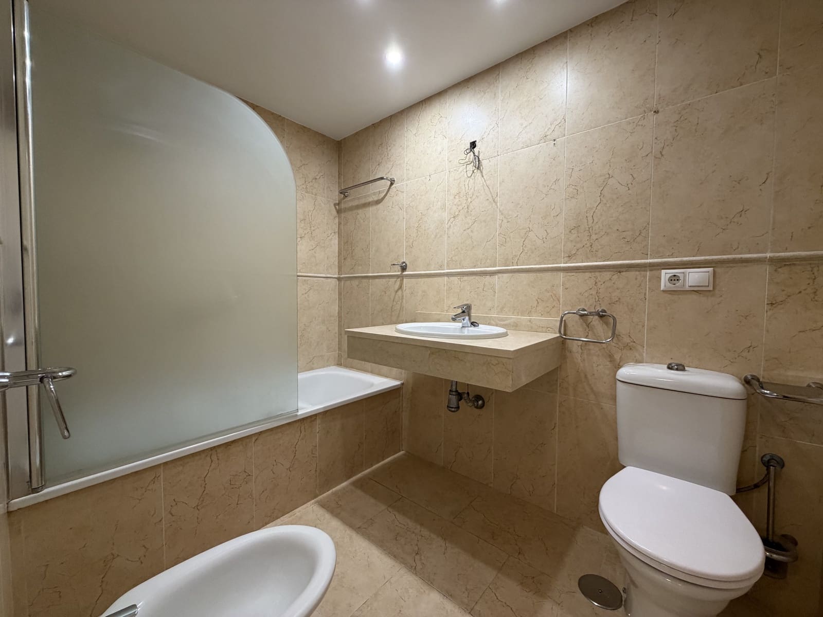 3 bedroom Semi-detached Villa for sale in Manilva with pool garage - € 610,000 (Ref: 9561556)