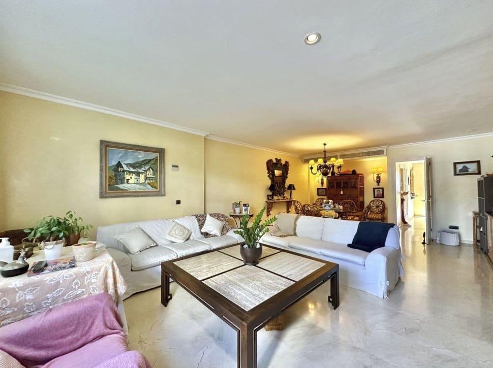 3 bedroom Townhouse for sale in Estepona with garage - € 525,000 (Ref: 9564935)