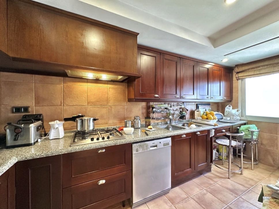 3 bedroom Townhouse for sale in Estepona with garage - € 525,000 (Ref: 9564935)