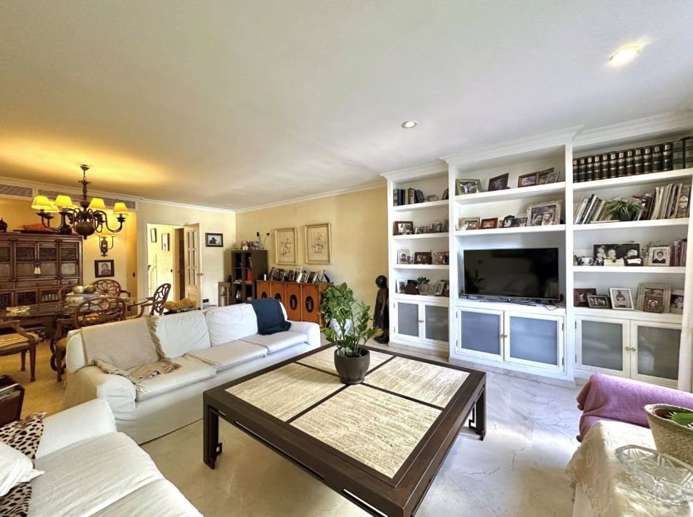 3 bedroom Townhouse for sale in Estepona with garage - € 525,000 (Ref: 9564935)