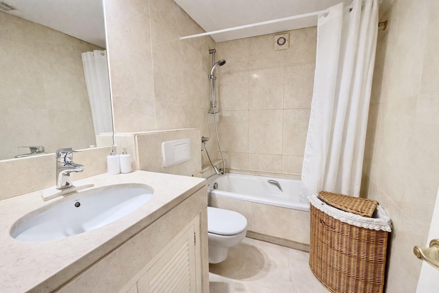 3 bedroom Townhouse for sale in Estepona with garage - € 525,000 (Ref: 9564935)