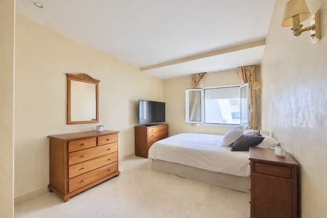 3 makuuhuone Omakotitalo myytävänä paikassa Centro, Estepona mukana 
autotalli - 525 000 € (Ref: 9564935)