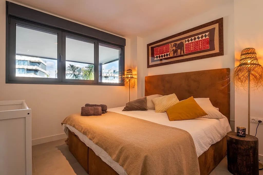 Apartamento de 3 habitaciones en Estepona en venta con piscina garaje - 799.000 € (Ref: 9574175)