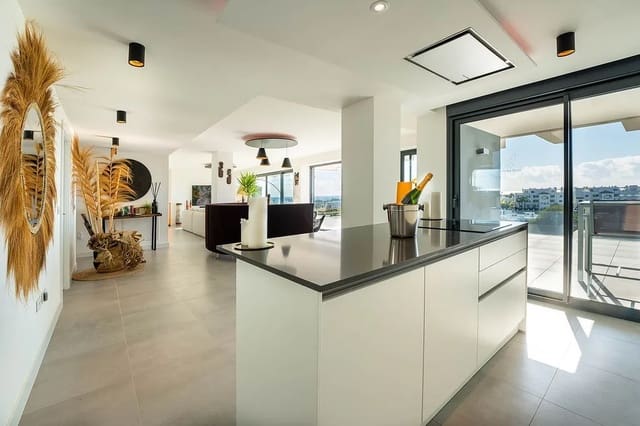 Apartamento de 3 habitaciones en La Concha - Resina Golf, Estepona en venta con piscina garaje - 799.000 € (Ref: 9574175)