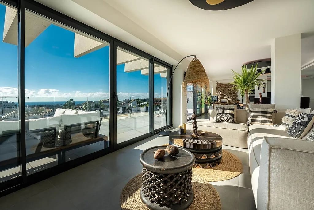 Apartamento de 3 habitaciones en Estepona en venta con piscina garaje - 799.000 € (Ref: 9574175)