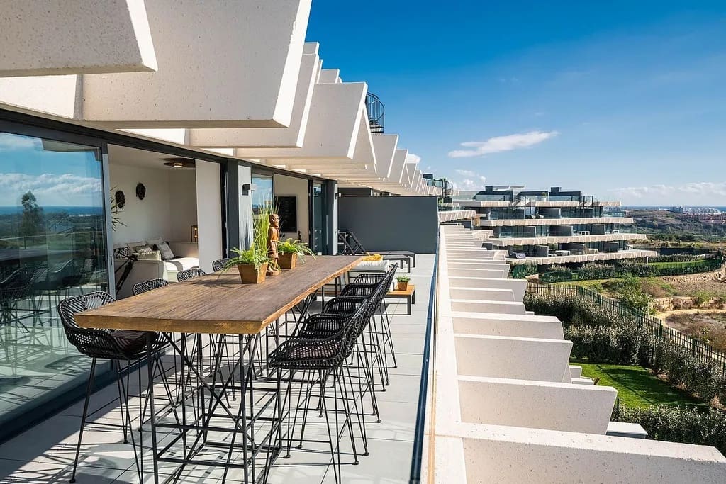 Apartamento de 3 habitaciones en Estepona en venta con piscina garaje - 799.000 € (Ref: 9574175)