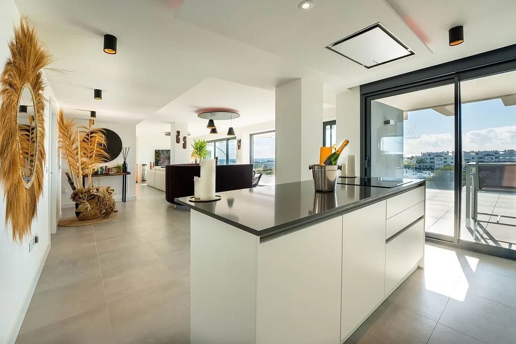 3 Zimmer Apartment zu verkaufen in Estepona mit Pool Garage - 820.000 € (Ref: 9574175)