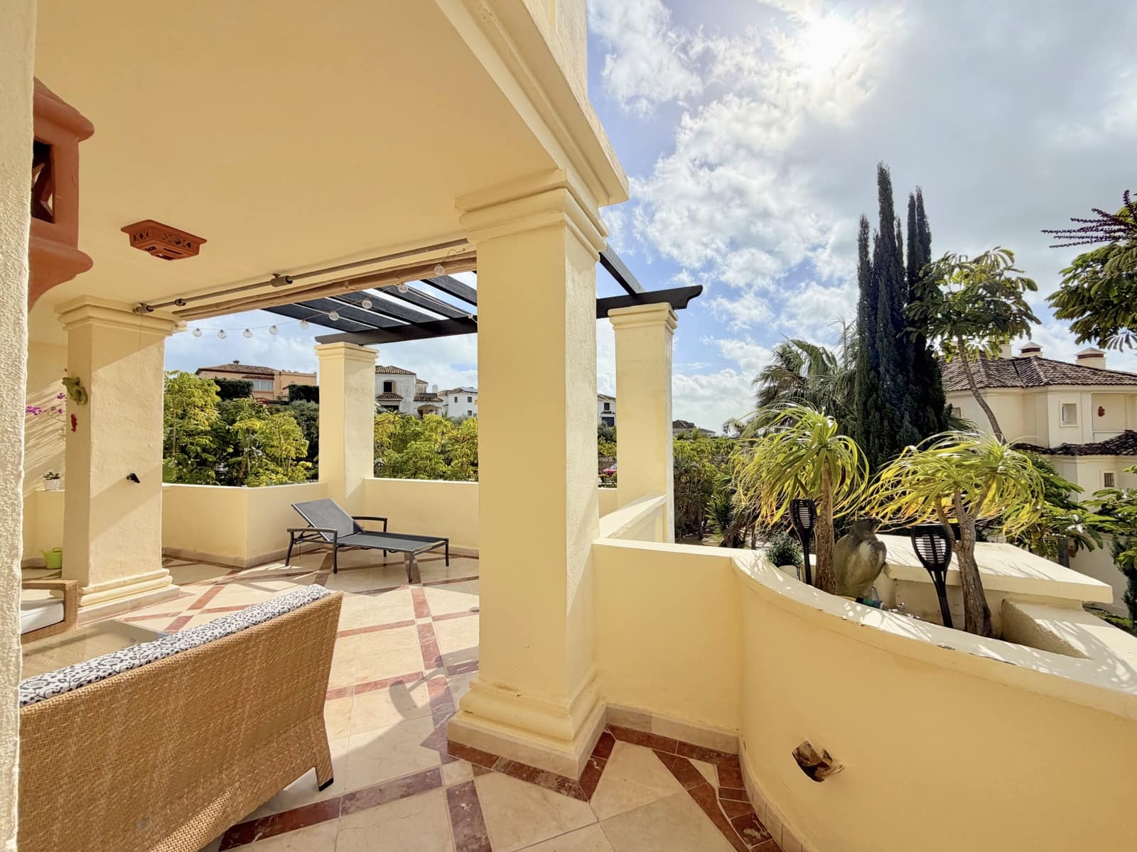 2 bedroom Apartment for sale in Casares with pool garage - € 425,000 (Ref: 9574176)