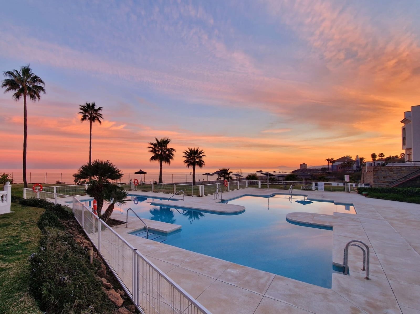 2 makuuhuone Paritalo myytävänä paikassa Casares mukana uima-altaan 
autotalli - 730 000 € (Ref: 9576308)