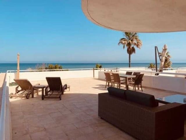 Apartamento de 2 habitaciones en Buenas Noches, Estepona en venta con piscina garaje - 565.000 € (Ref: 9582508)