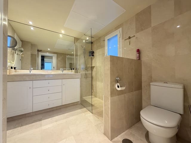 2 makuuhuone Huoneisto myytävänä paikassa Buenas Noches, Estepona mukana uima-altaan 
autotalli - 565 000 € (Ref: 9582508)