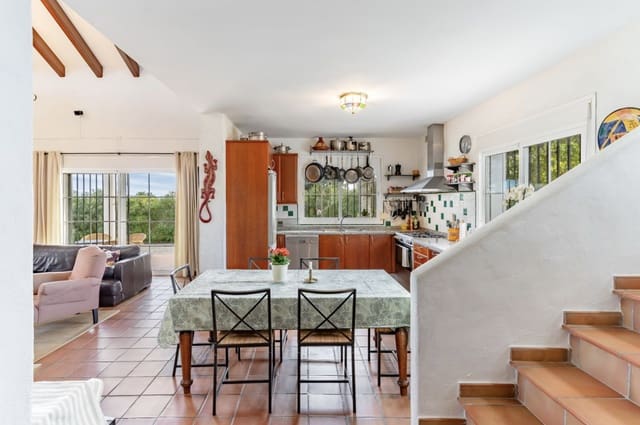 4 sovrum Villa till salu i Los Llanos, Estepona med pool garage - 1 300 000 € (Ref: 9599241)