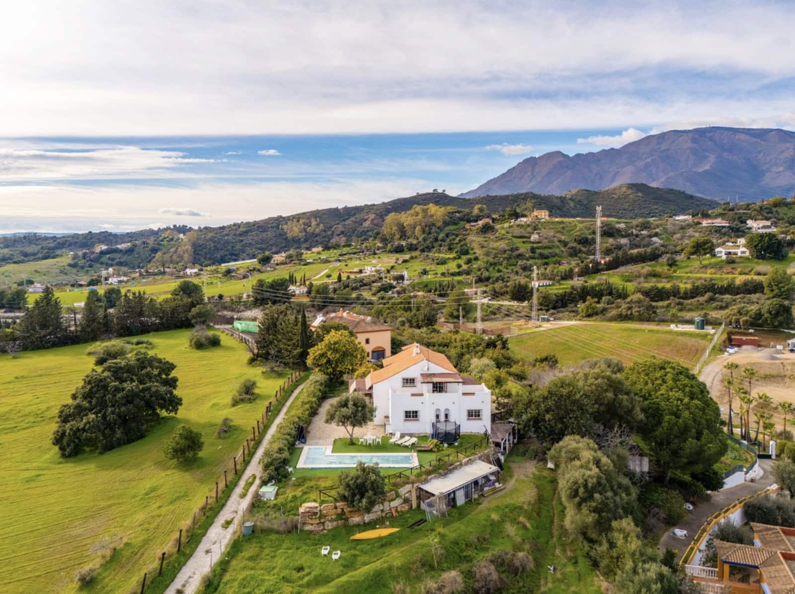 4 sovrum Villa till salu i Estepona med pool garage - 1 300 000 € (Ref: 9599241)