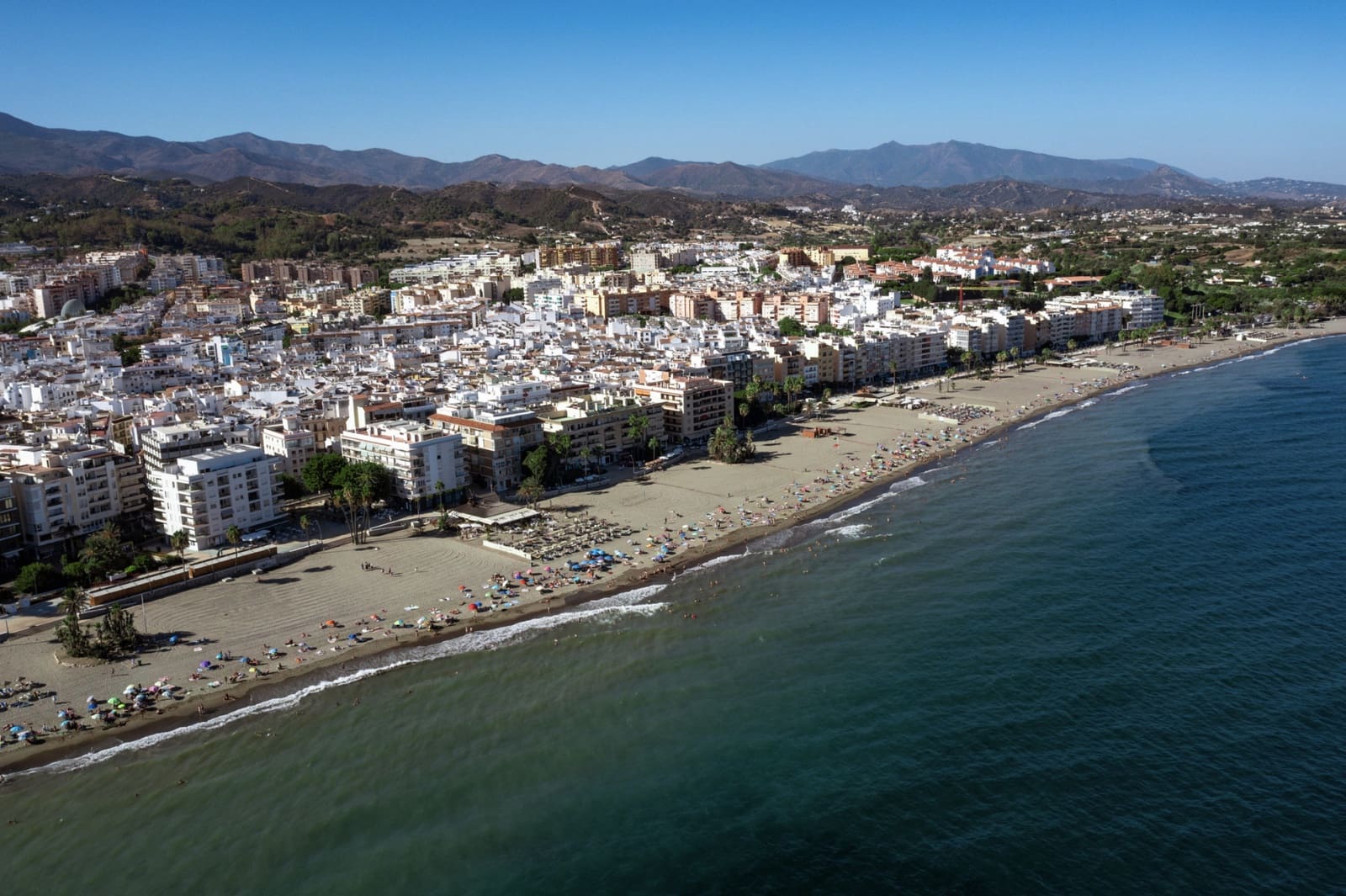 4 bedroom Villa for sale in Estepona with pool garage - € 1,300,000 (Ref: 9599241)