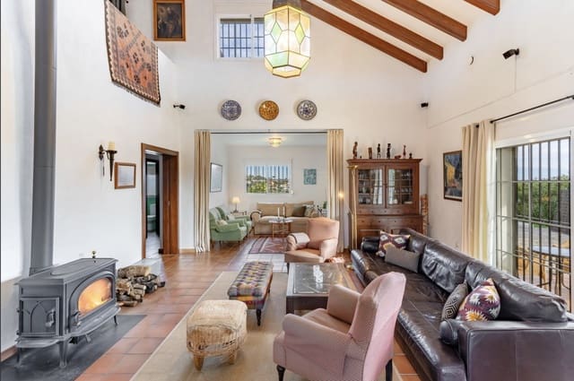 4 bedroom Villa for sale in Los Llanos, Estepona with pool garage - € 1,300,000 (Ref: 9599241)