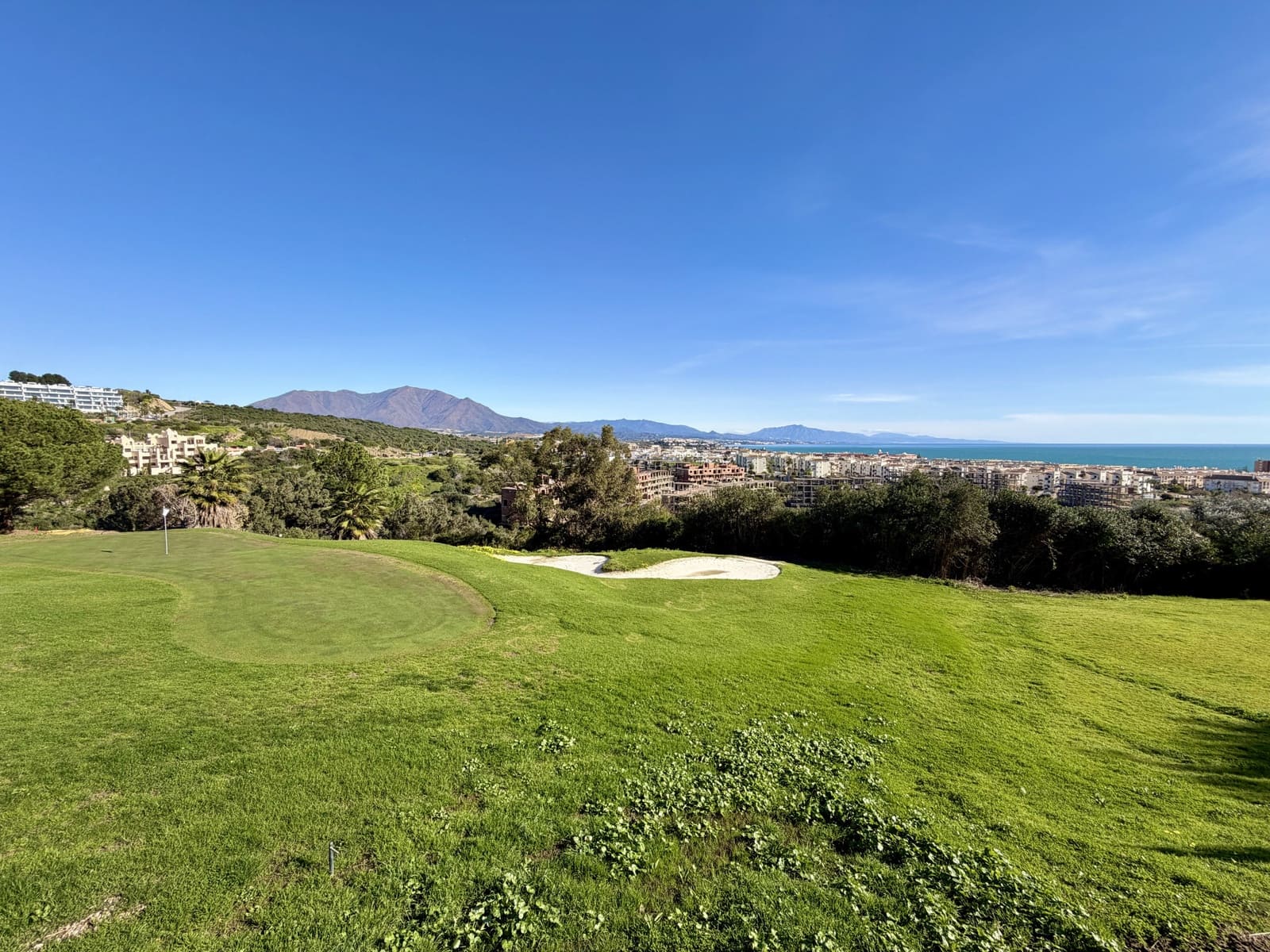 3 Zimmer Apartment zu verkaufen in La Duquesa / Puerto de la Duquesa mit Pool - 330.000 € (Ref: 9604834)