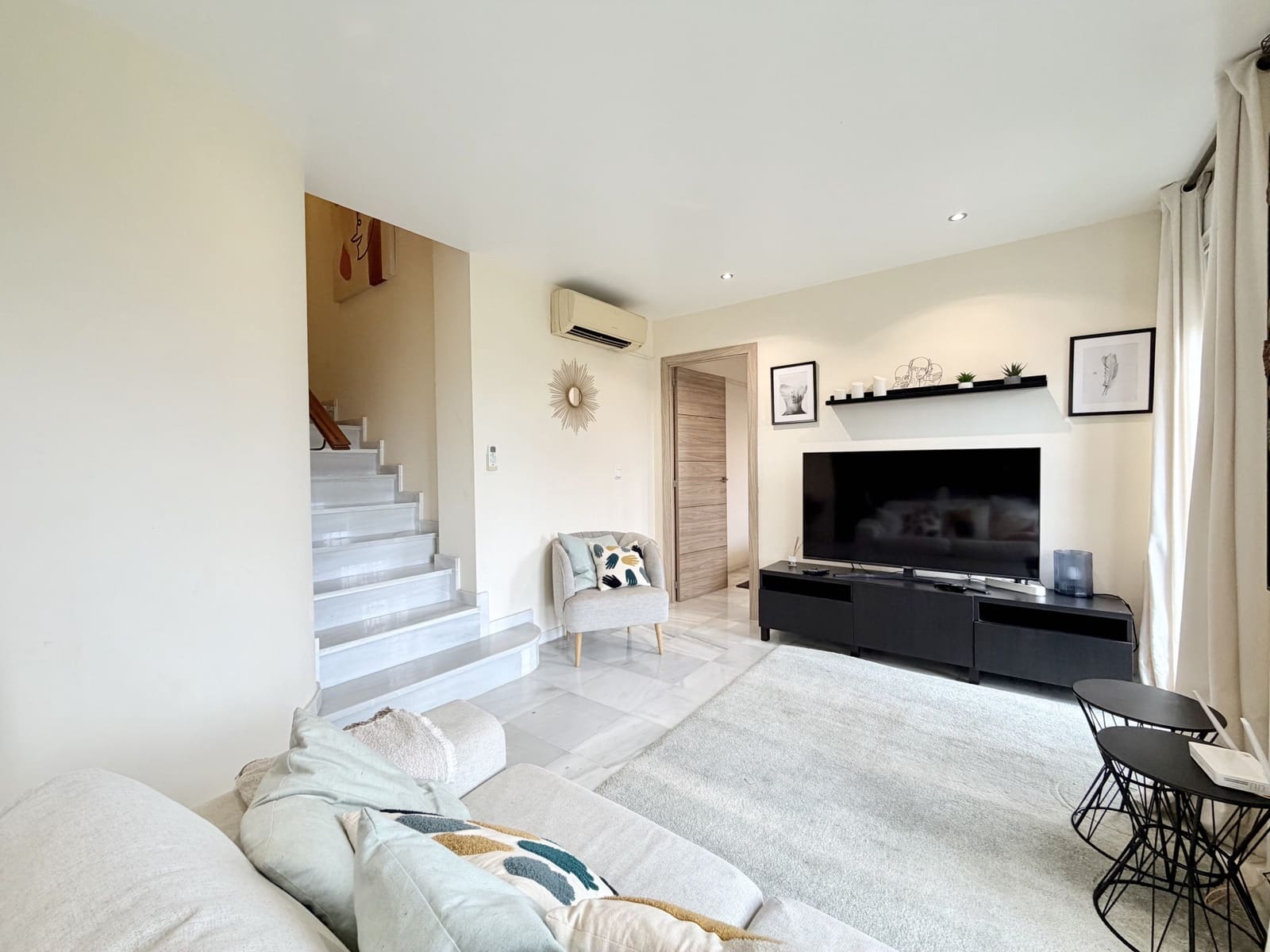 3 bedroom Apartment for sale in La Duquesa / Puerto de la Duquesa with pool - € 330,000 (Ref: 9604834)