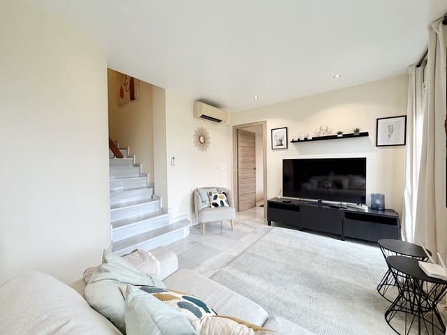 3 slaapkamer Appartement te koop in La Duquesa / Puerto de la Duquesa, Manilva met zwembad - € 315.000 (Ref: 9604834)