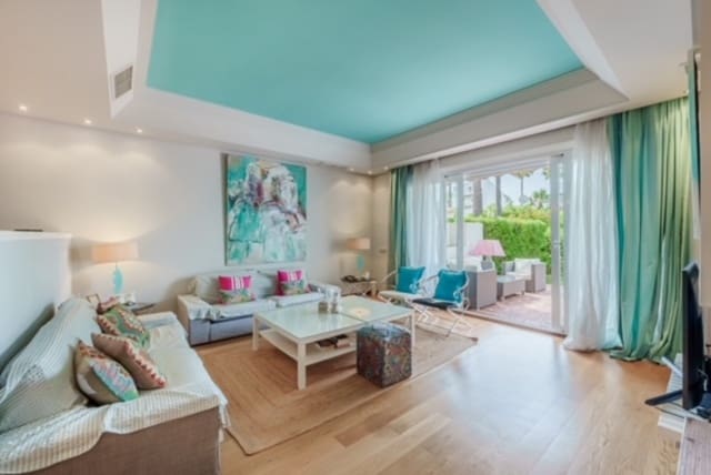 Casa de 4 habitaciones en Saladillo-Benamara, Estepona en venta con piscina garaje - 1.475.000 € (Ref: 9625456)