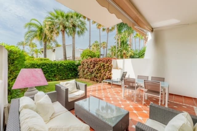 Casa de 4 habitaciones en Saladillo-Benamara, Estepona en venta con piscina garaje - 1.475.000 € (Ref: 9625456)