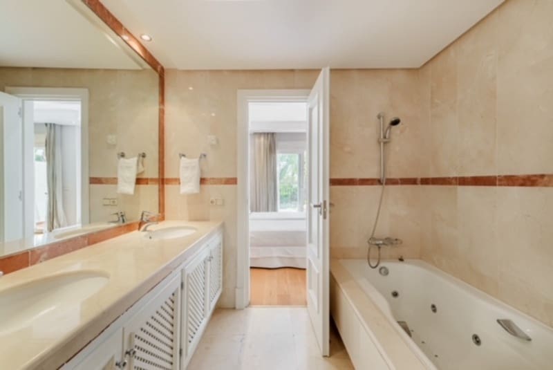 4 bedroom Townhouse for sale in Saladillo-Benamara with pool garage - € 1,475,000 (Ref: 9625456)