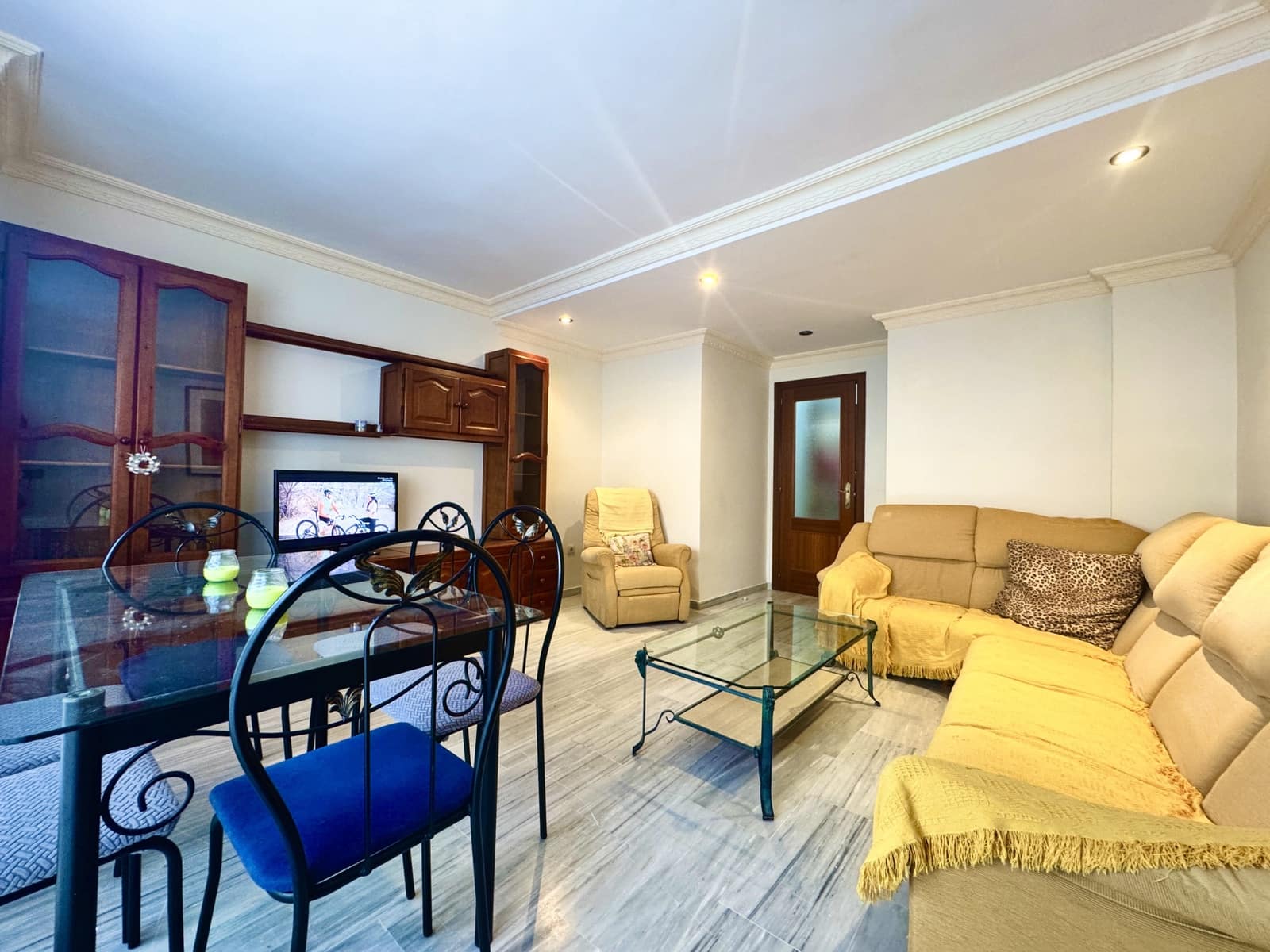 2 bedroom Apartment for sale in San Pedro de Alcantara with pool - € 275,000 (Ref: 9666183)