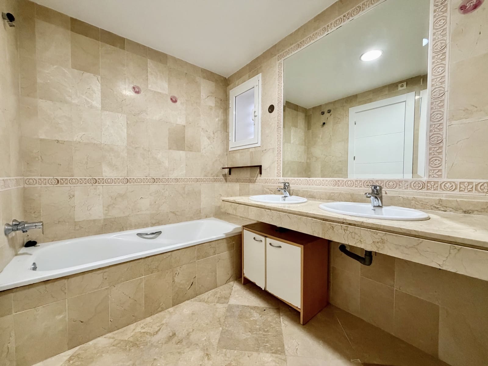 2 sypialnia Apartament na sprzedaż w Bahia de Casares z basenem garażem - 285 000 € (Ref: 9674004)