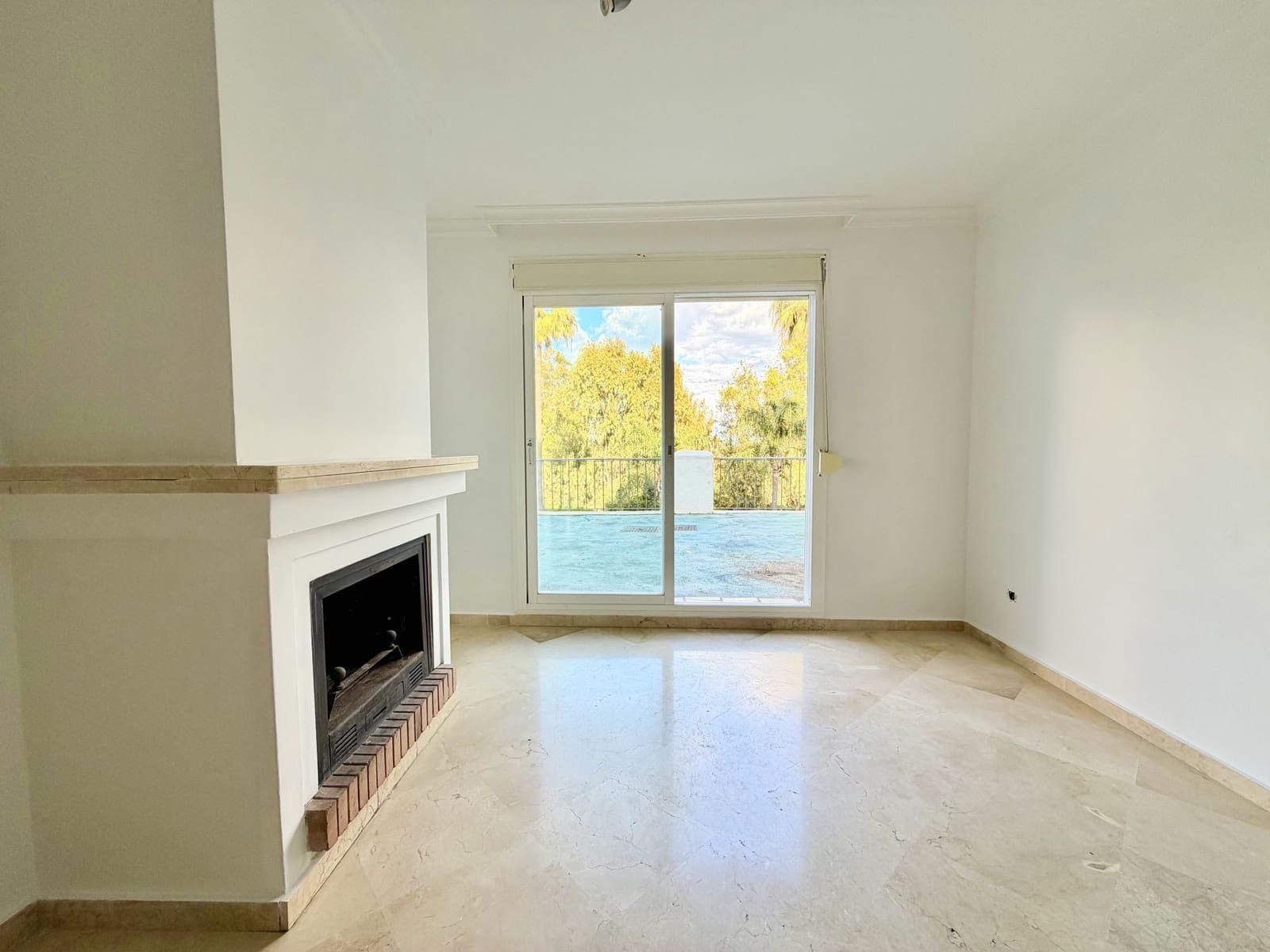 2 sypialnia Apartament na sprzedaż w Bahia de Casares z basenem garażem - 285 000 € (Ref: 9674004)