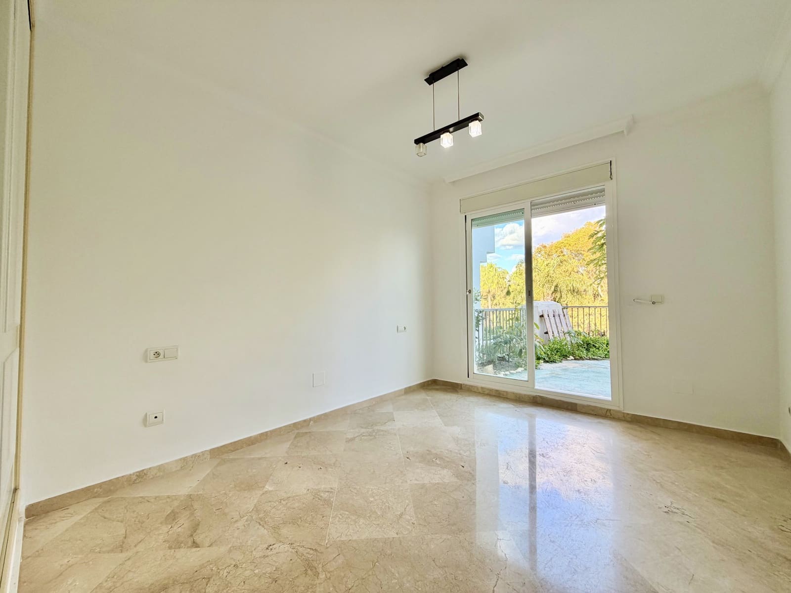 2 sypialnia Apartament na sprzedaż w Bahia de Casares z basenem garażem - 285 000 € (Ref: 9674004)