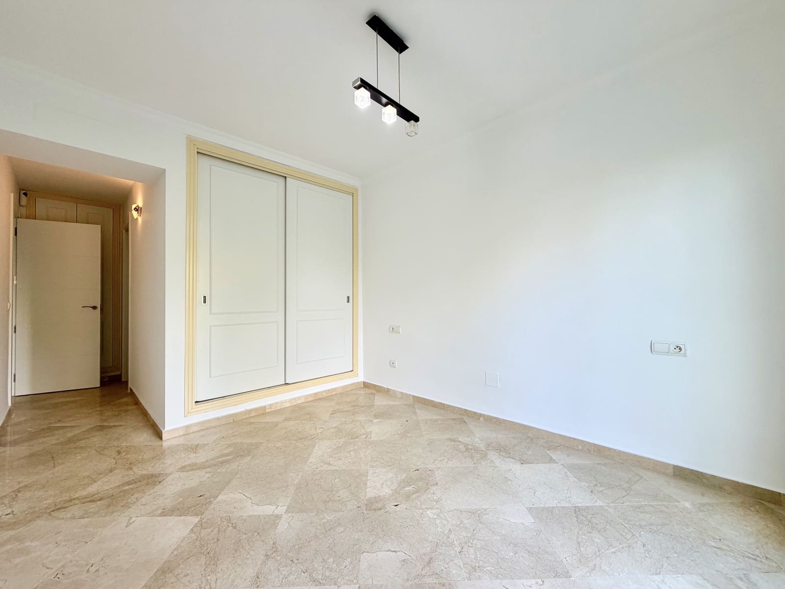 2 sypialnia Apartament na sprzedaż w Bahia de Casares z basenem garażem - 285 000 € (Ref: 9674004)