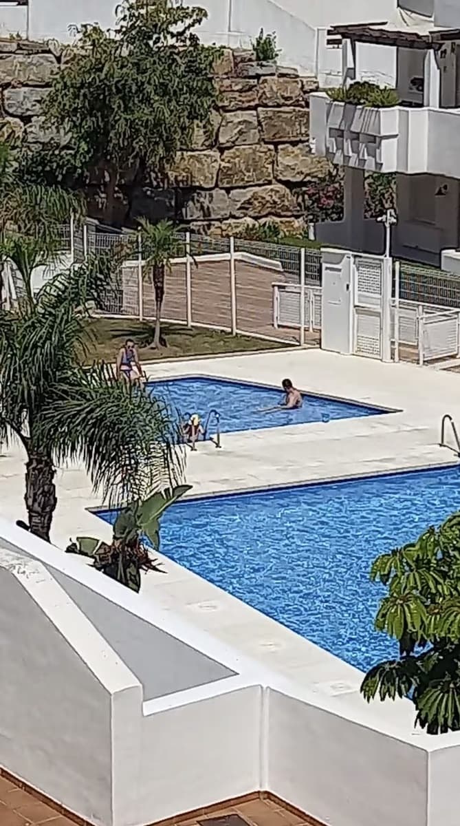 2 Zimmer Apartment zu verkaufen in Estepona mit Pool Garage - 280.000 € (Ref: 9677054)