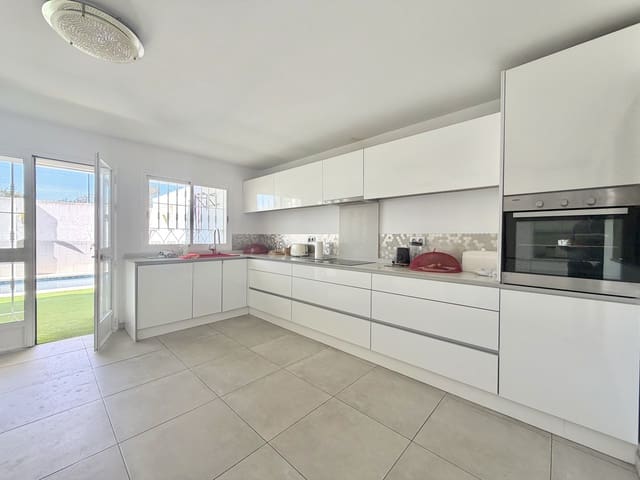 3 sovrum Villa till salu i Casares Pueblo, Casares med pool - 395 000 € (Ref: 9679661)