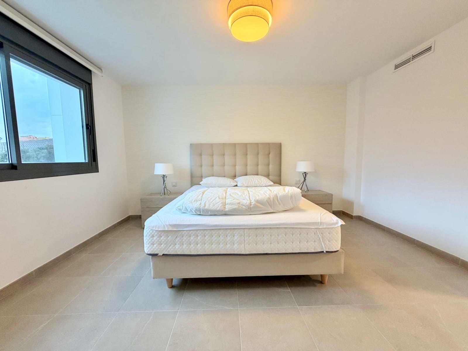 3 bedroom Apartment for rent in Casares with pool garage - € 2,200 (Ref: 9698184)