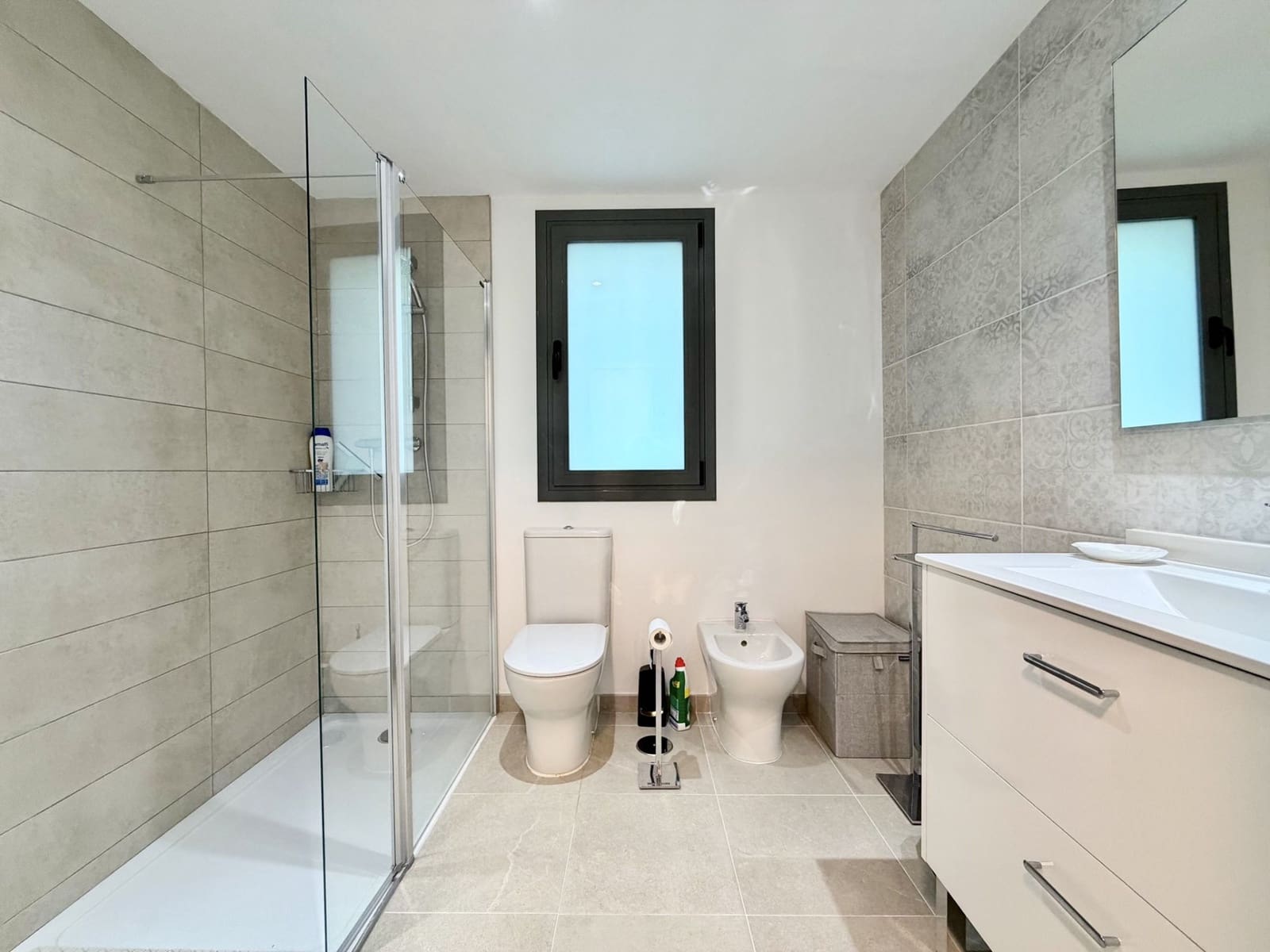 3 bedroom Apartment for rent in Casares with pool garage - € 2,200 (Ref: 9698184)