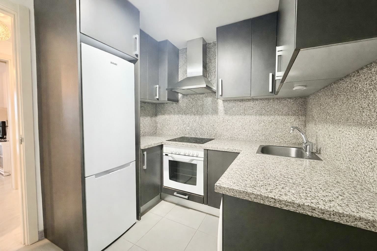 3 sypialnia Apartament na sprzedaż w Estepona z basenem garażem - 300 000 € (Ref: 9698186)