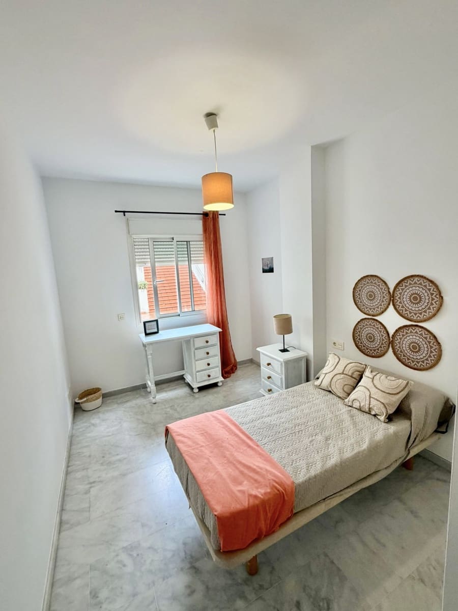 3 sypialnia Apartament na sprzedaż w Estepona z basenem garażem - 300 000 € (Ref: 9698186)