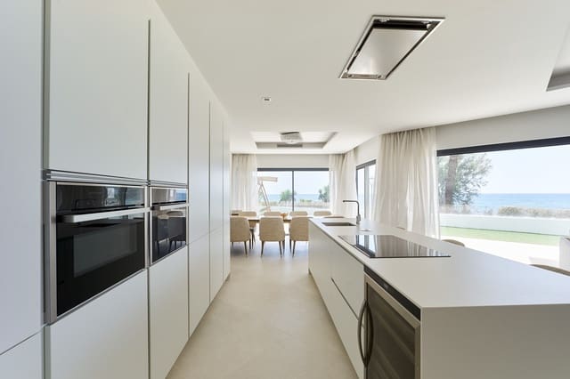 Casa de 3 habitaciones en Guadalobón, Estepona en venta con piscina garaje - 3.450.000 € (Ref: 9721479)
