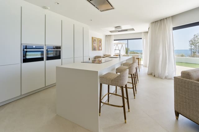 Casa de 3 habitaciones en Guadalobón, Estepona en venta con piscina garaje - 3.450.000 € (Ref: 9721479)