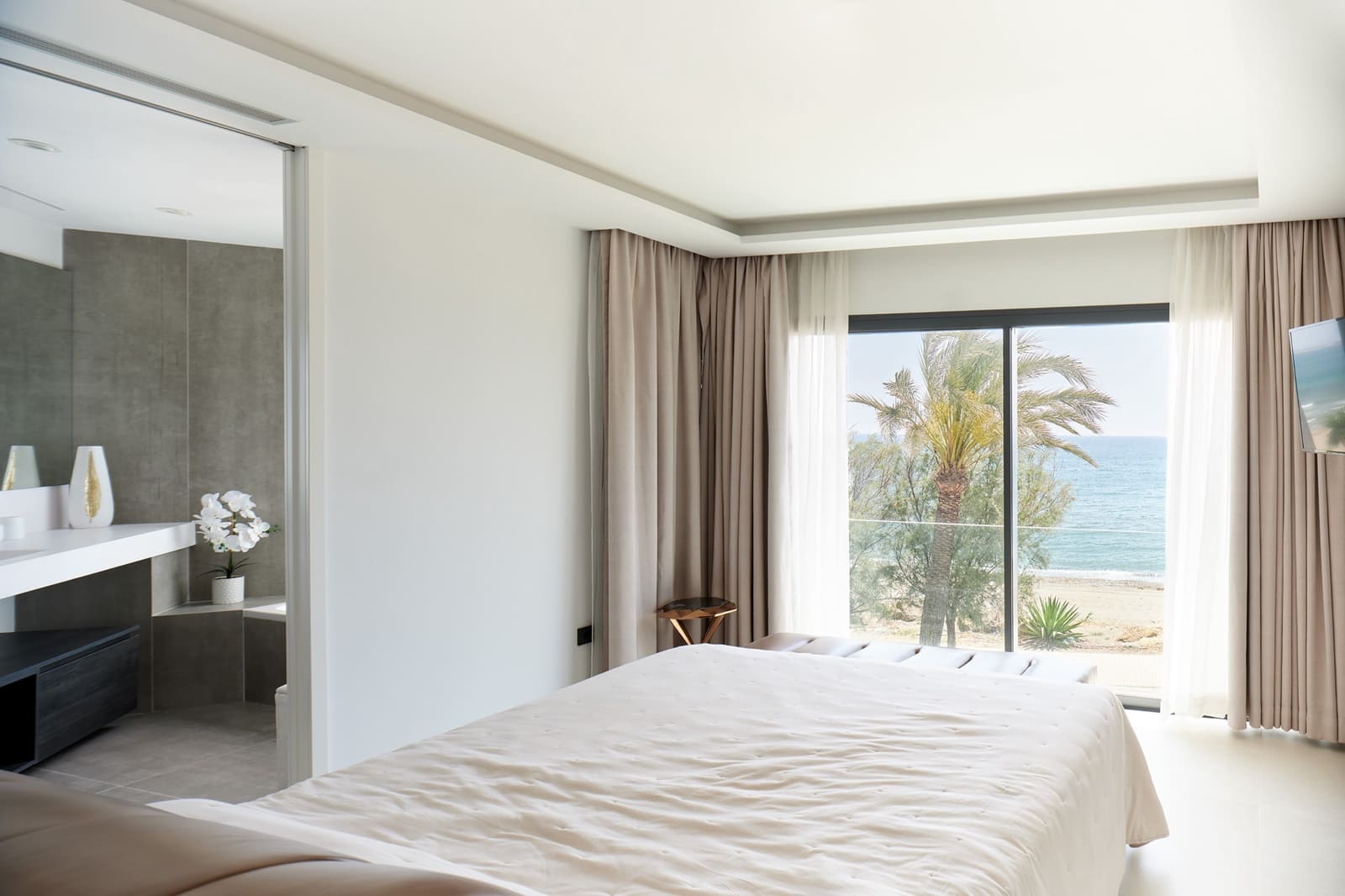 3 sypialnia Dom na sprzedaż w Estepona z basenem garażem - 3 450 000 € (Ref: 9721479)