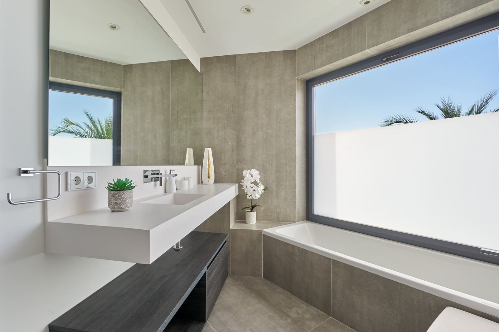 3 sypialnia Dom na sprzedaż w Estepona z basenem garażem - 3 450 000 € (Ref: 9721479)