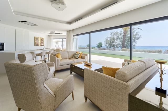 Casa de 3 habitaciones en Guadalobón, Estepona en venta con piscina garaje - 3.450.000 € (Ref: 9721479)