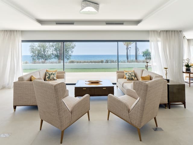 Casa de 3 habitaciones en Guadalobón, Estepona en venta con piscina garaje - 3.450.000 € (Ref: 9721479)