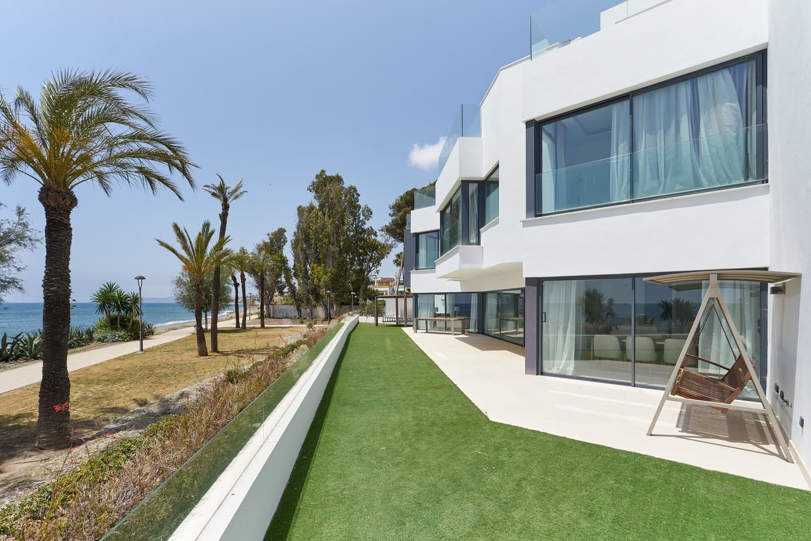 3 sypialnia Dom na sprzedaż w Estepona z basenem garażem - 3 450 000 € (Ref: 9721479)